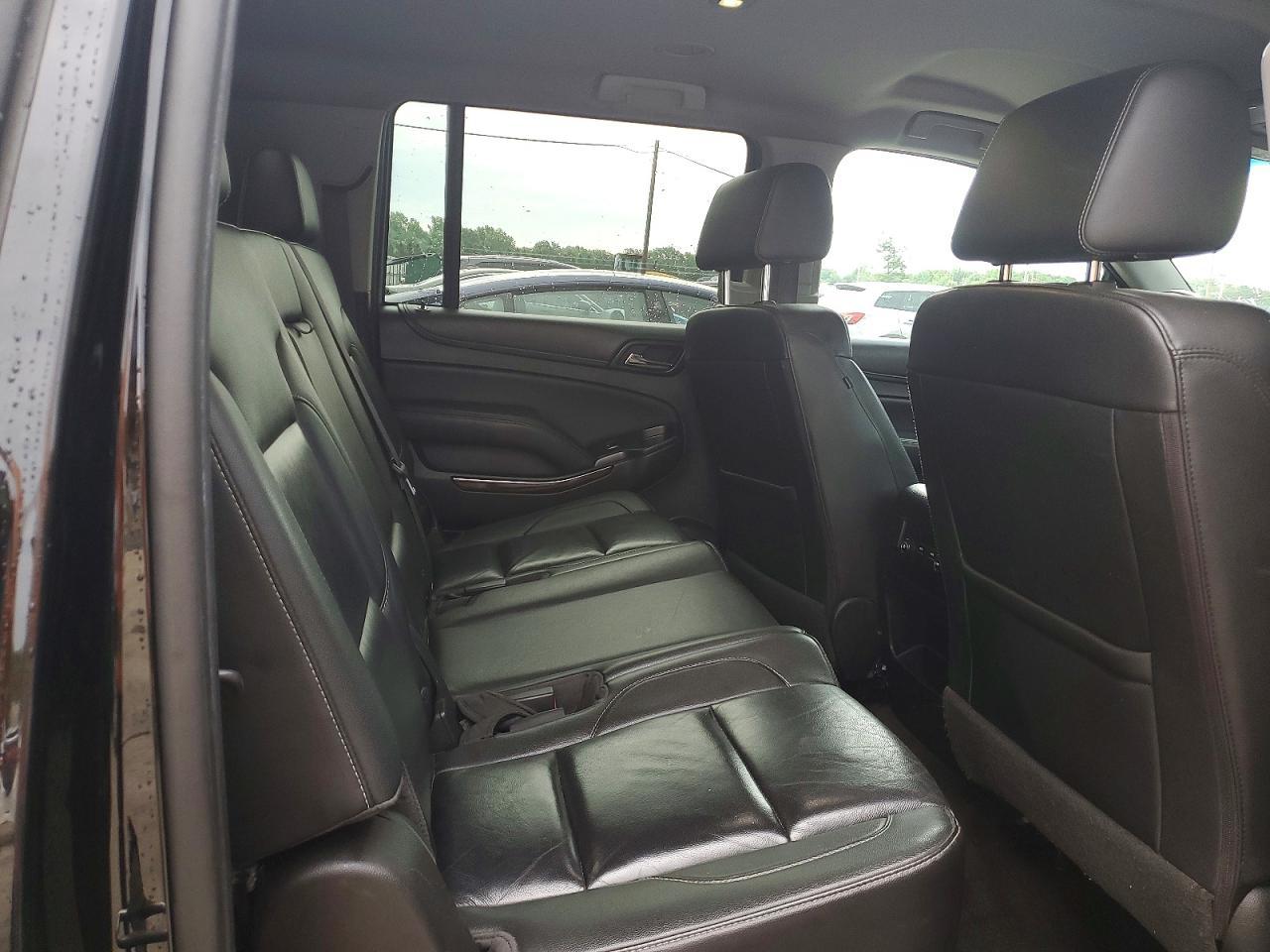 2017 Chevrolet Suburban K1500 Lt - zdjęcie 11