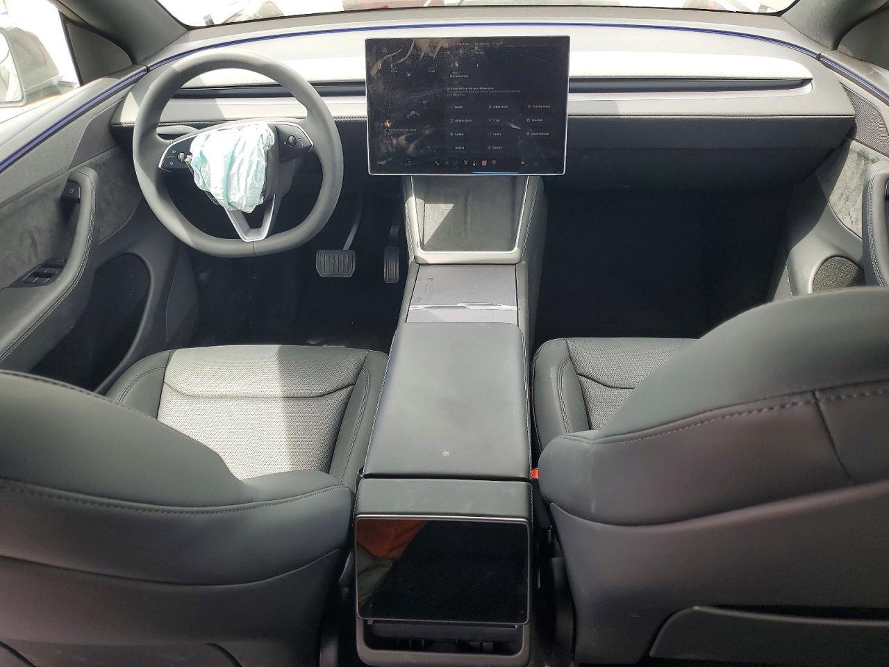 2026 Tesla Model Y - zdjęcie 8
