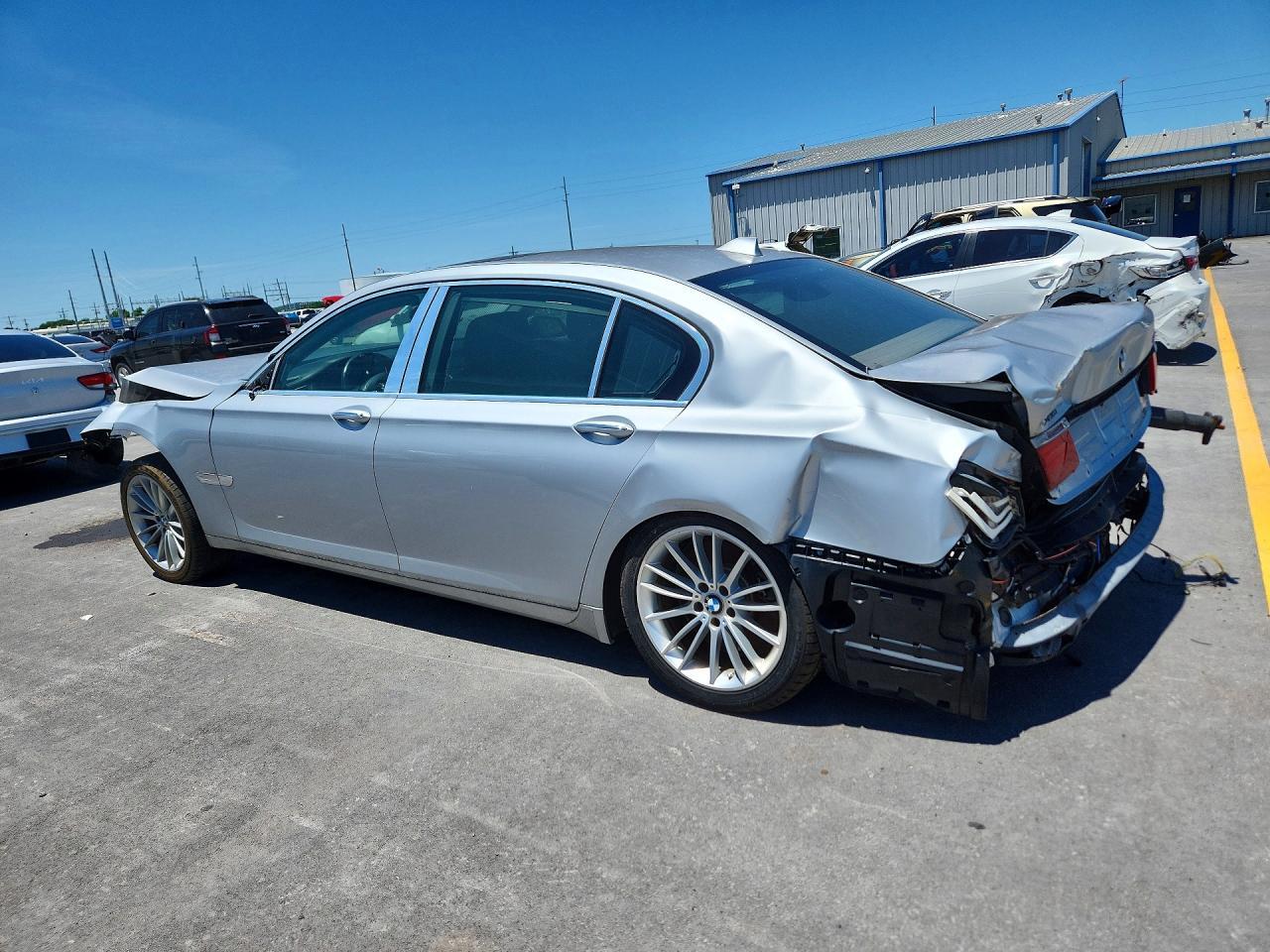 2013 BMW 750 Lxi - zdjęcie 2