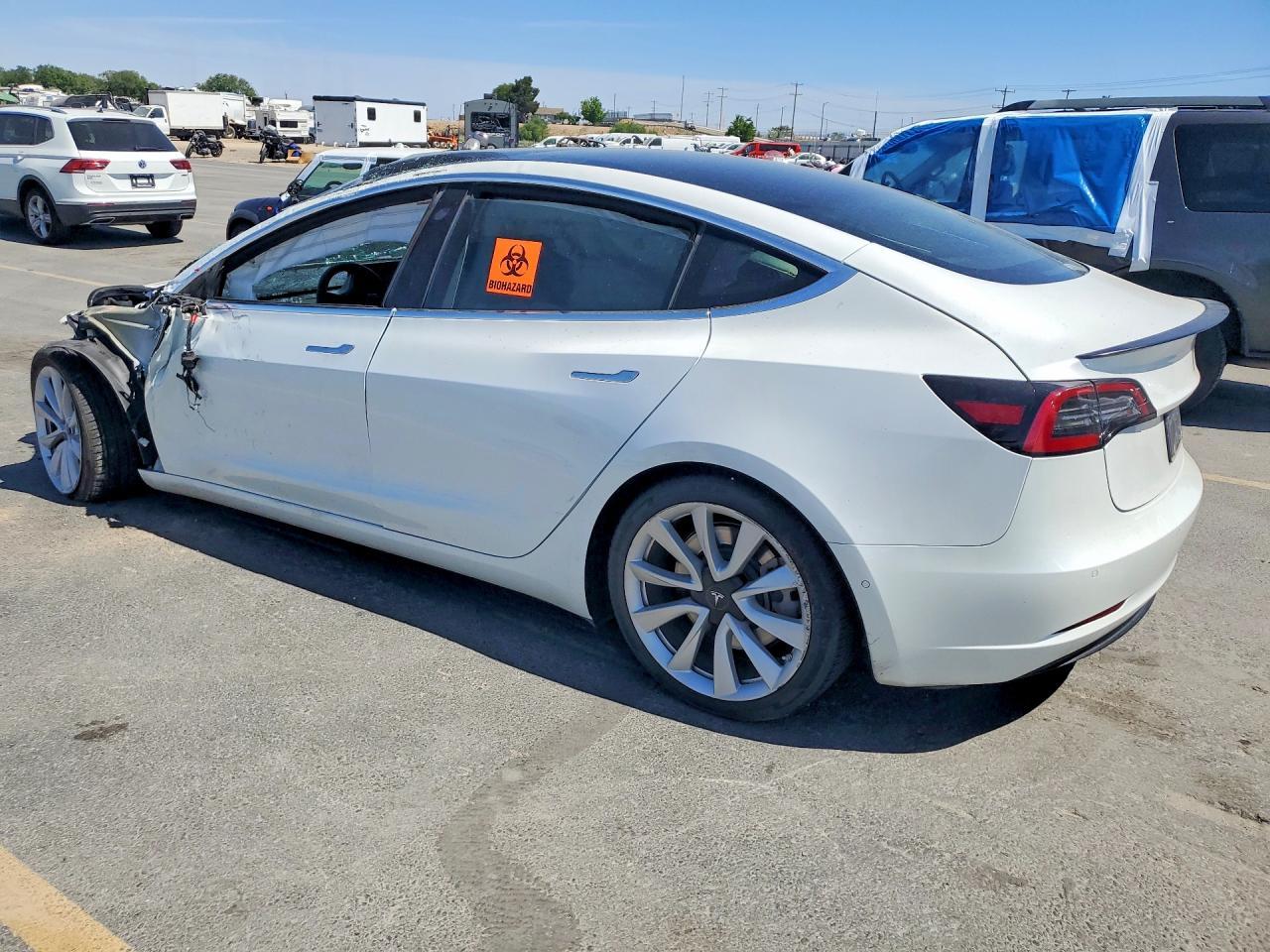 2020 Tesla Model 3 - zdjęcie 2