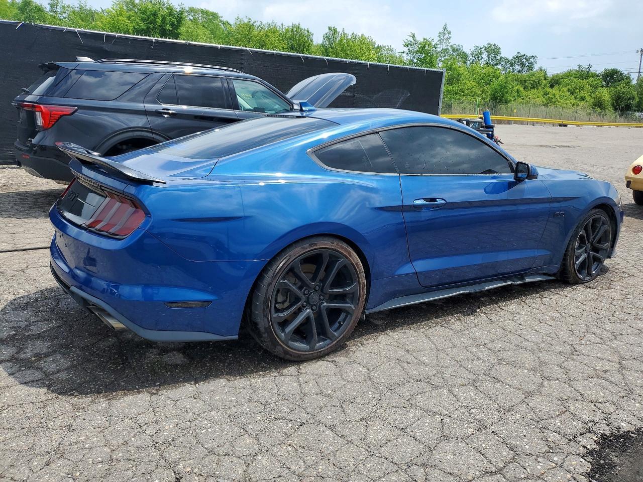 2022 Ford Mustang Gt - zdjęcie 3