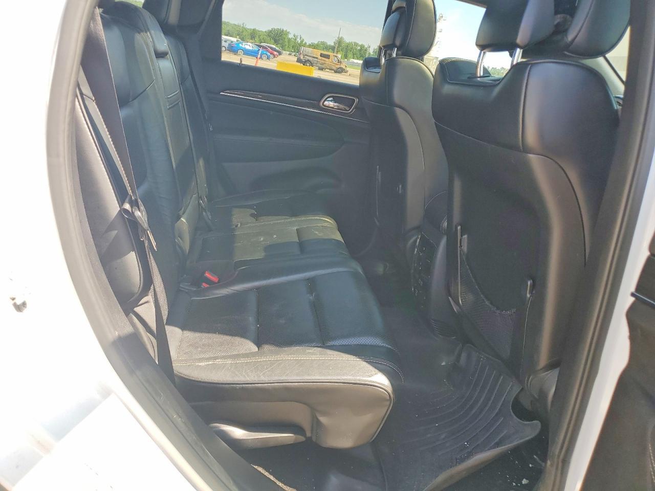 2015 Jeep Grand Cherokee Overland - zdjęcie 11
