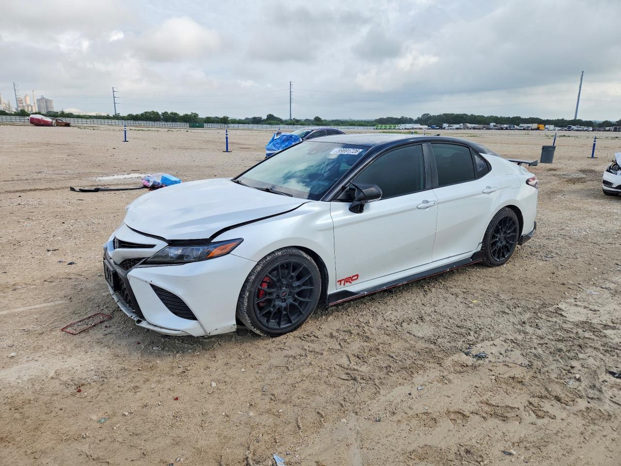 2022 Toyota Camry Trd - zdjęcie główne