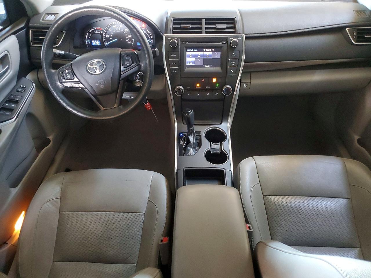 2015 Toyota Camry Le - zdjęcie 8