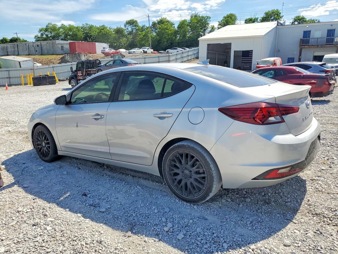 2019 Hyundai Elantra Sel - zdjęcie 2