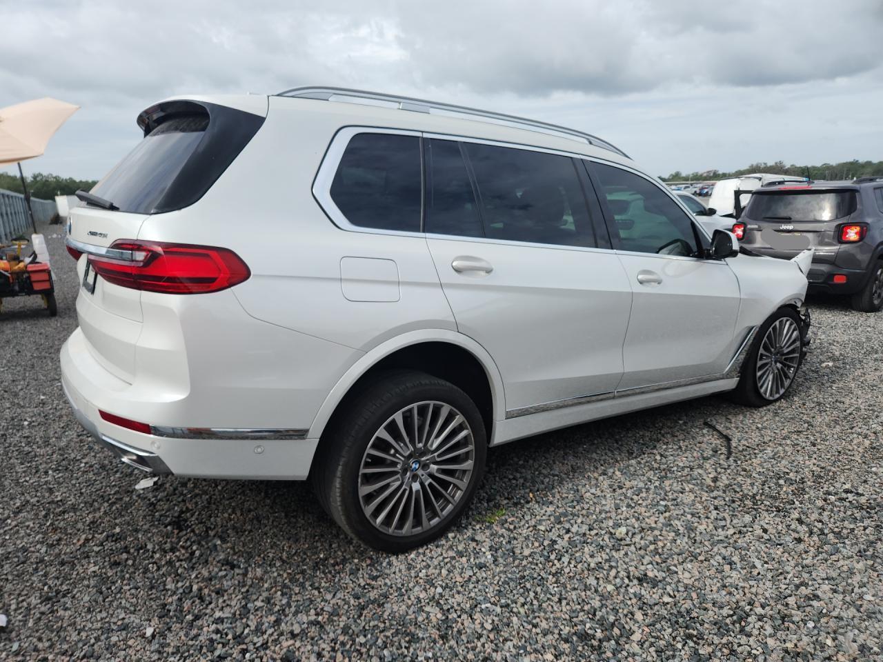 2021 BMW X7 xDrive40I - zdjęcie 3