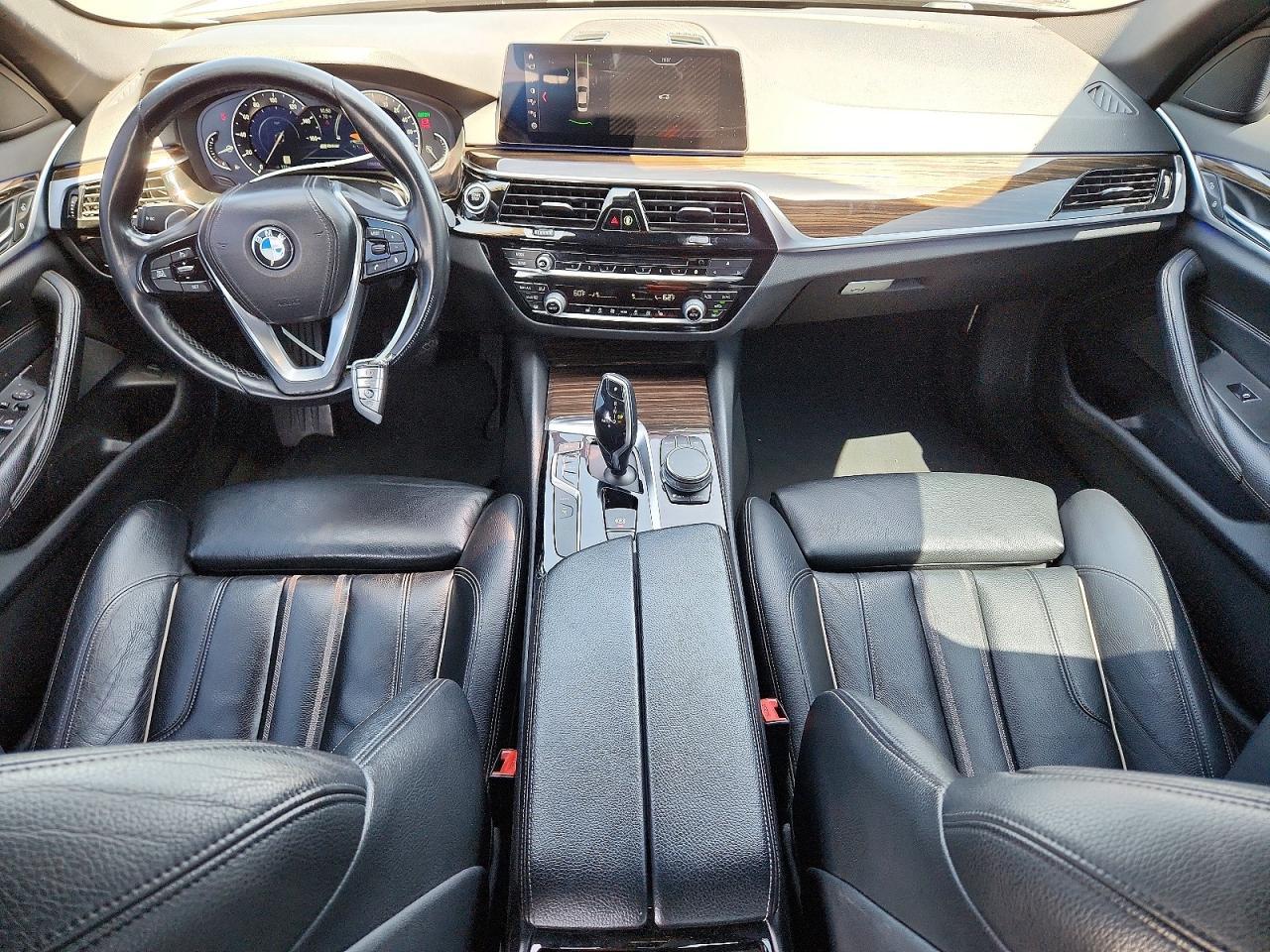 2019 BMW 530E - zdjęcie 8