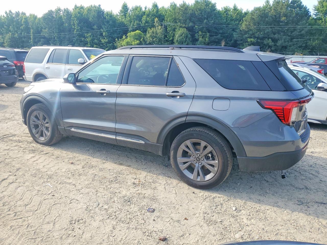 2025 Ford Explorer Active - zdjęcie 2