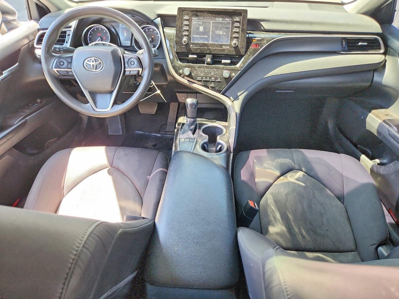 2022 Toyota Camry Le - zdjęcie 8