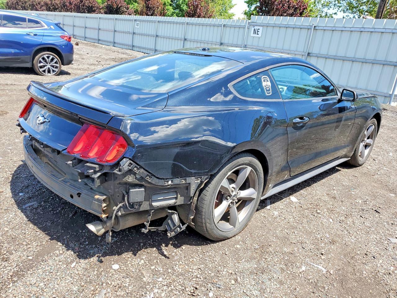 2017 Ford Mustang - zdjęcie 3