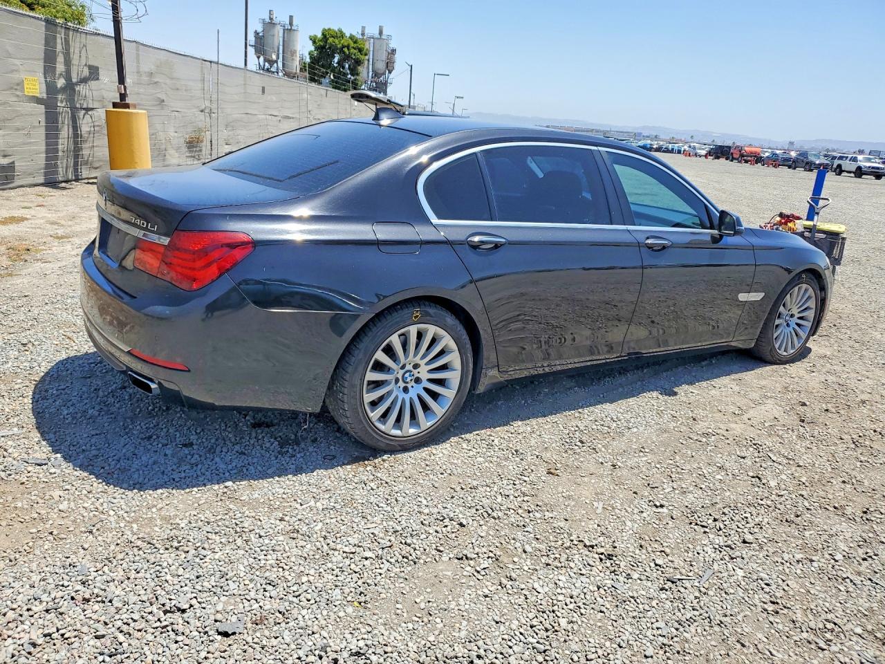 BMW Seria 7 - zdjęcie 3