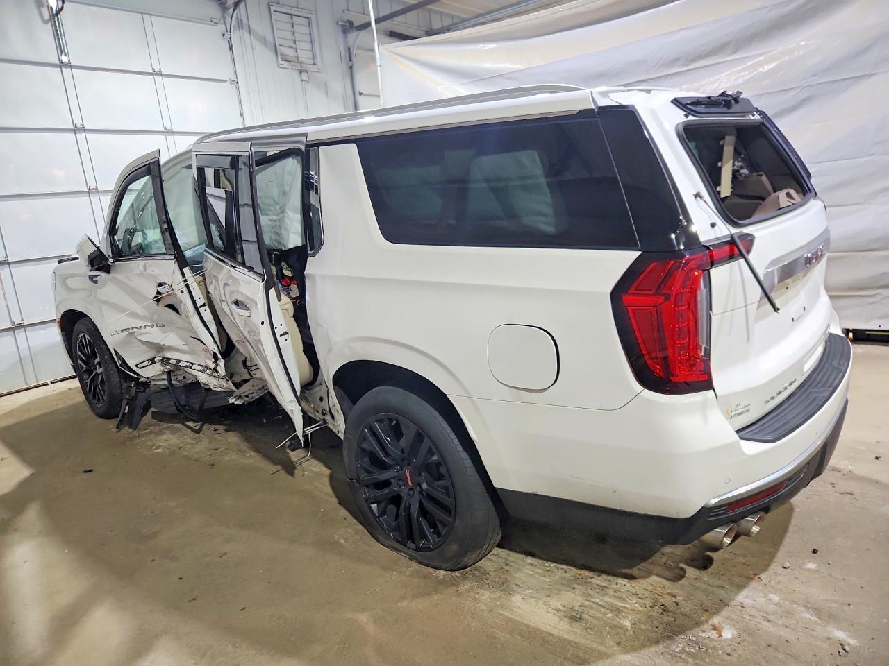 2021 GMC Yukon Xl Denali - zdjęcie 2