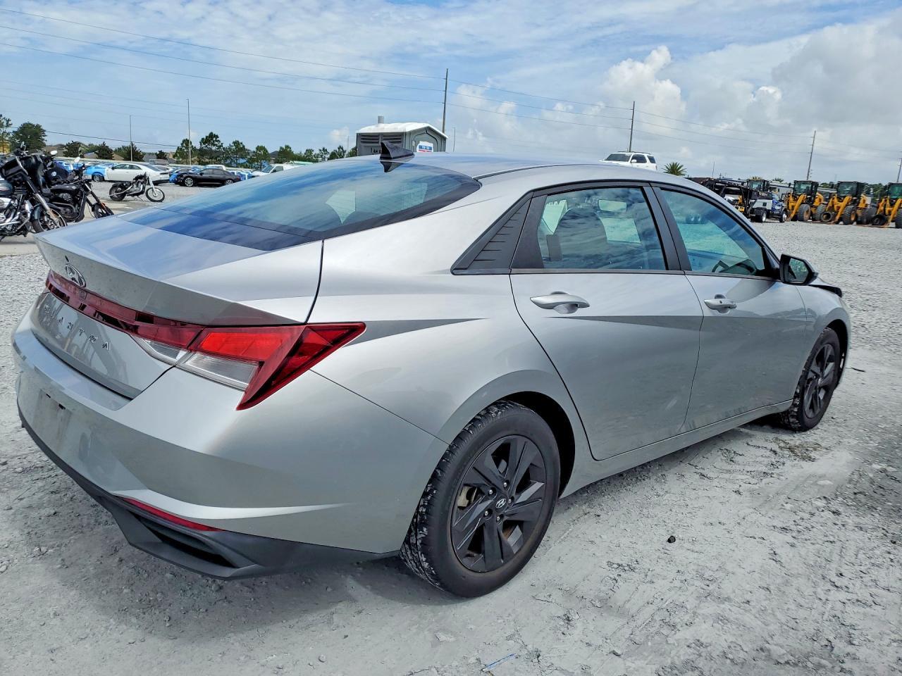 2021 Hyundai Elantra Sel - zdjęcie 3