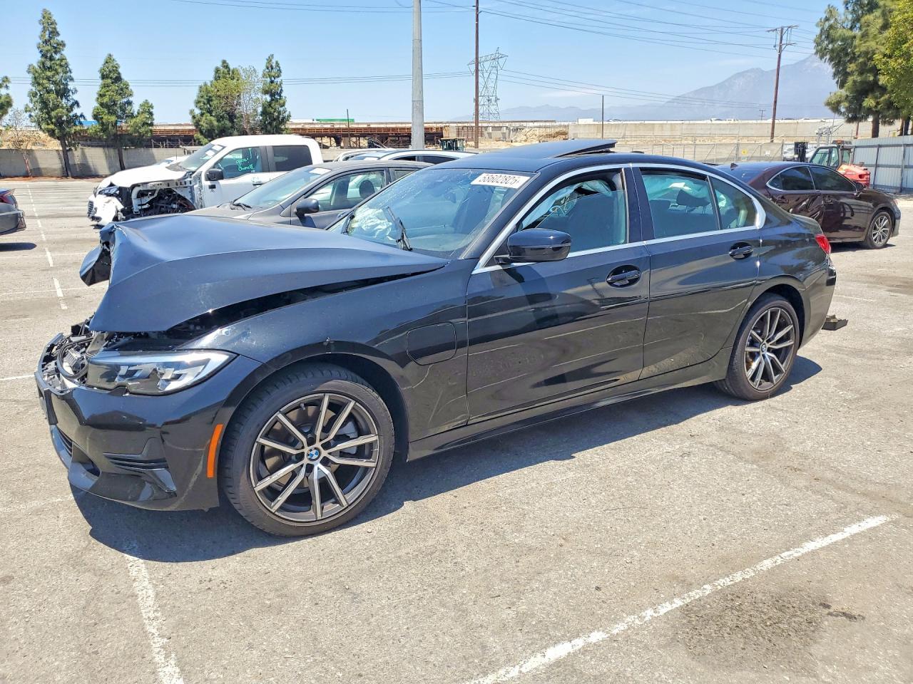 2021 BMW 330E - zdjęcie główne