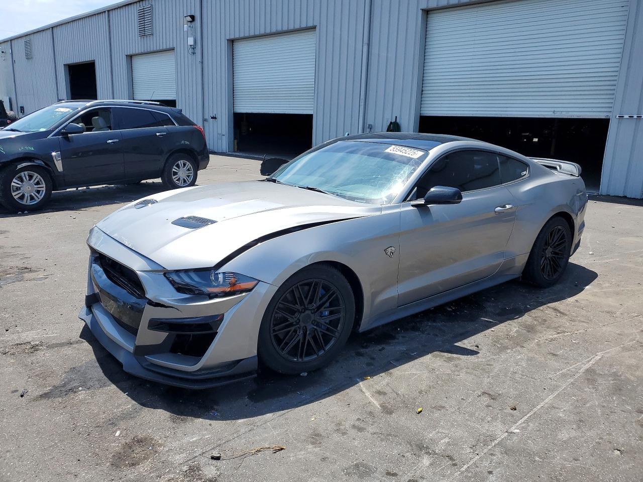 2020 Ford Mustang - zdjęcie główne