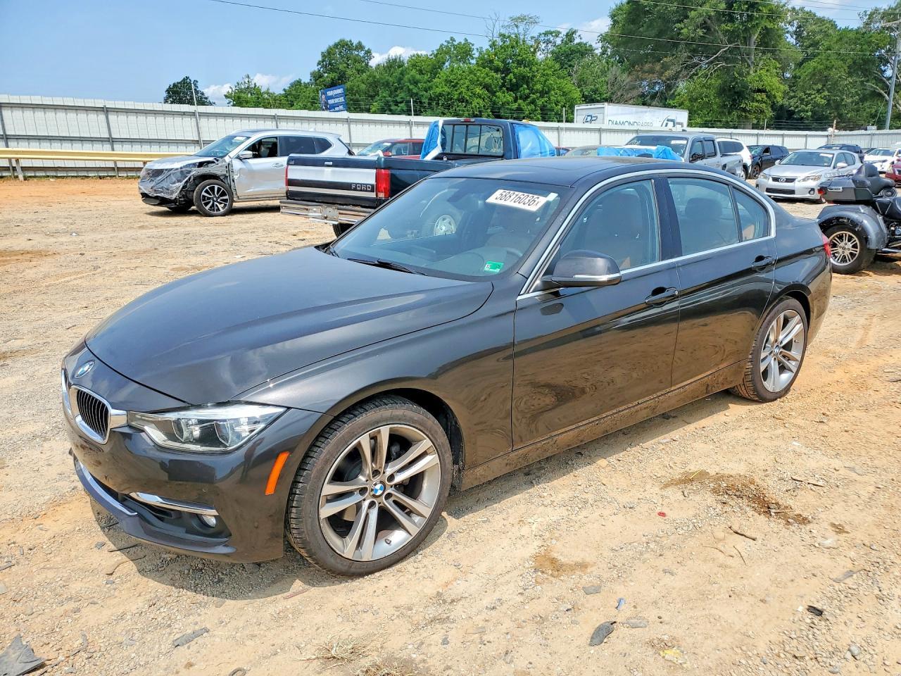 2017 BMW Seria 3 330i - zdjęcie główne