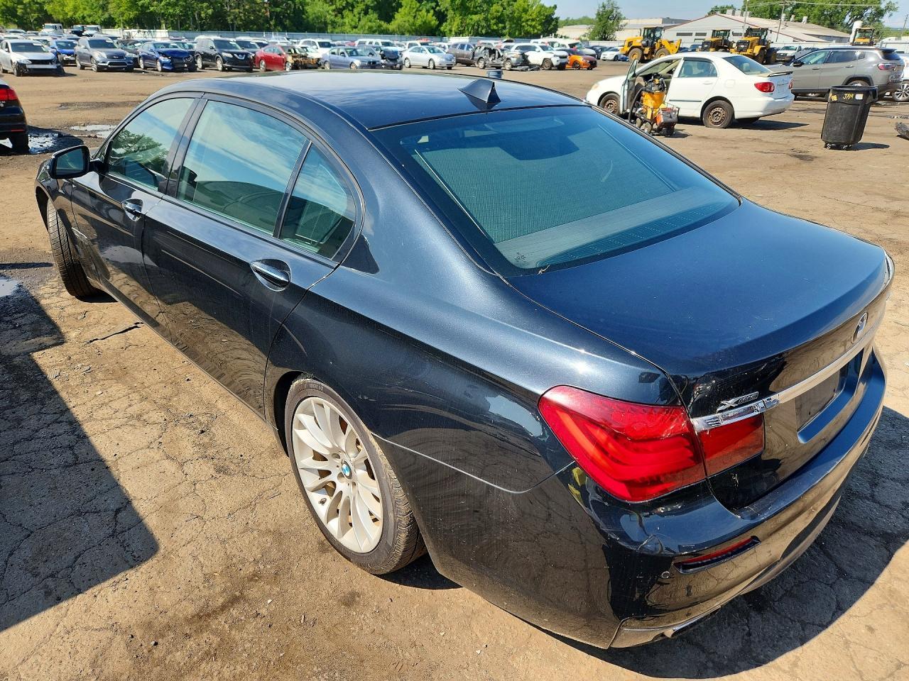 2013 BMW 750 Lxi - zdjęcie 2