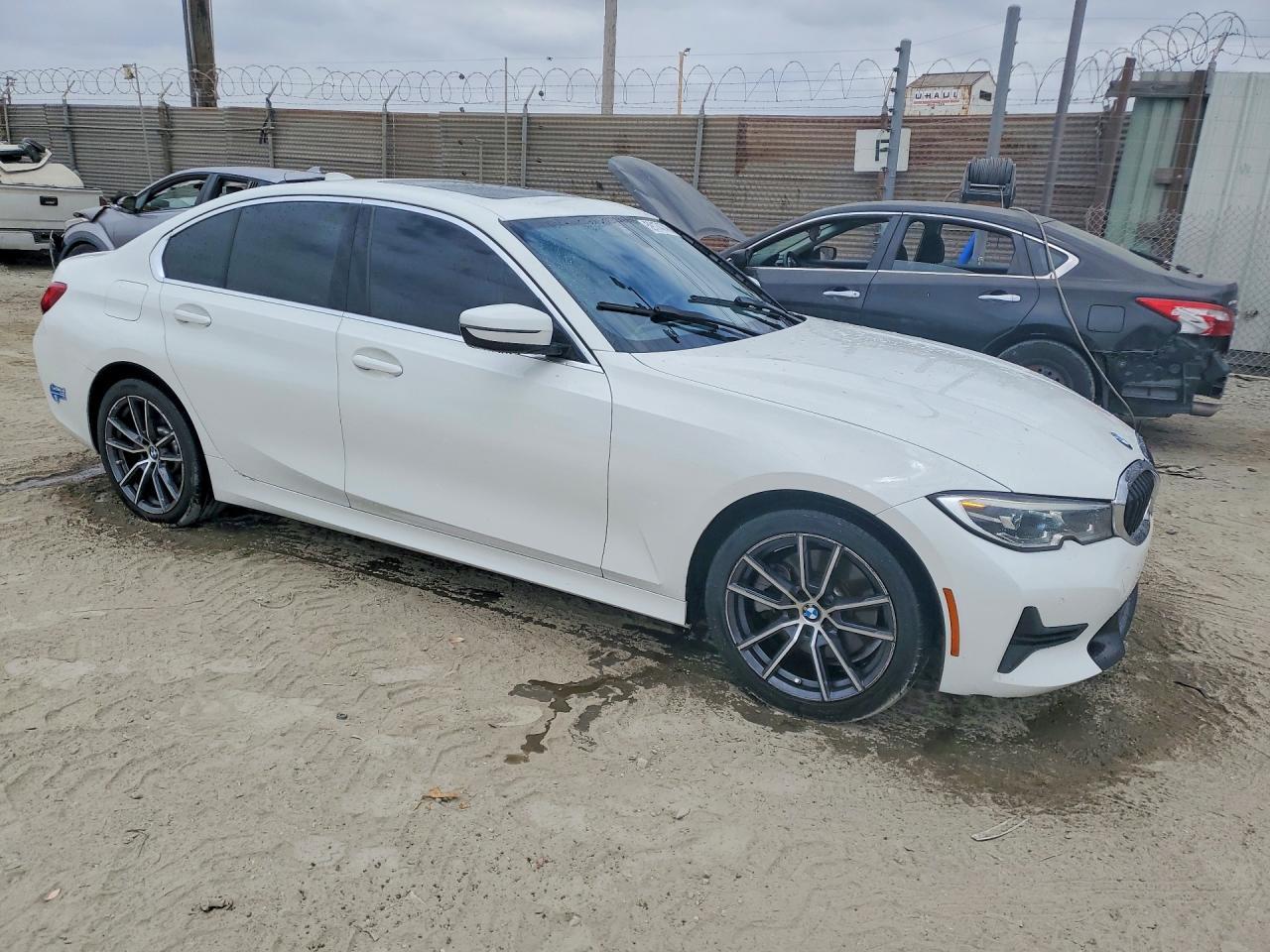 2021 BMW 330E - zdjęcie 4