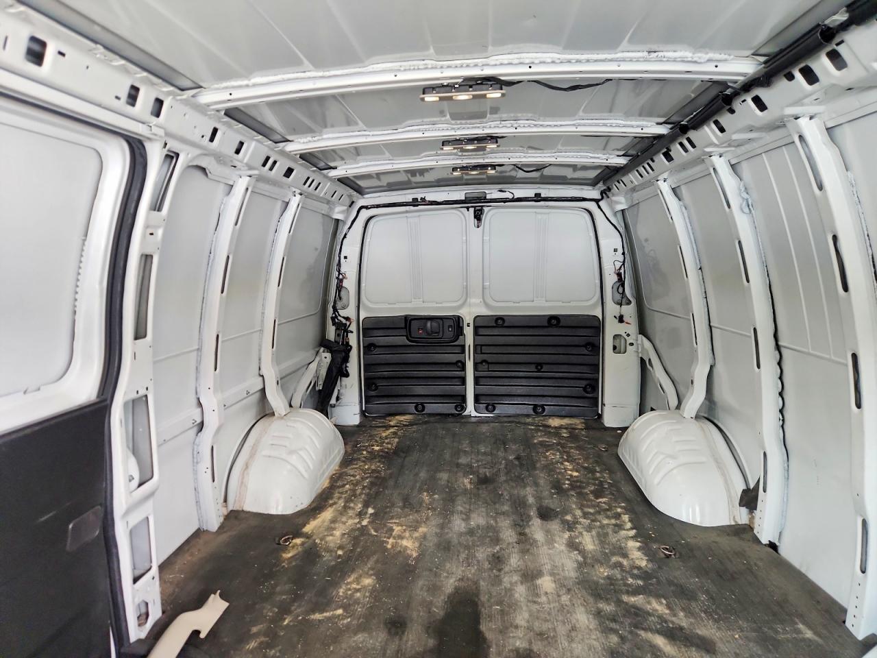 2022 Chevrolet Express G2500 4Lt - zdjęcie 10