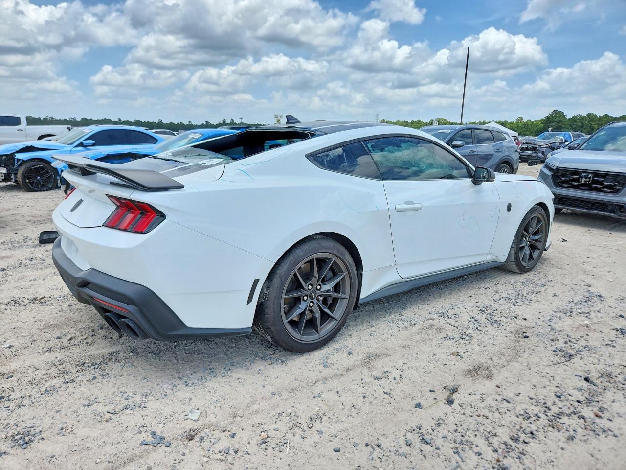 2024 Ford Mustang Dark Horse - zdjęcie 3