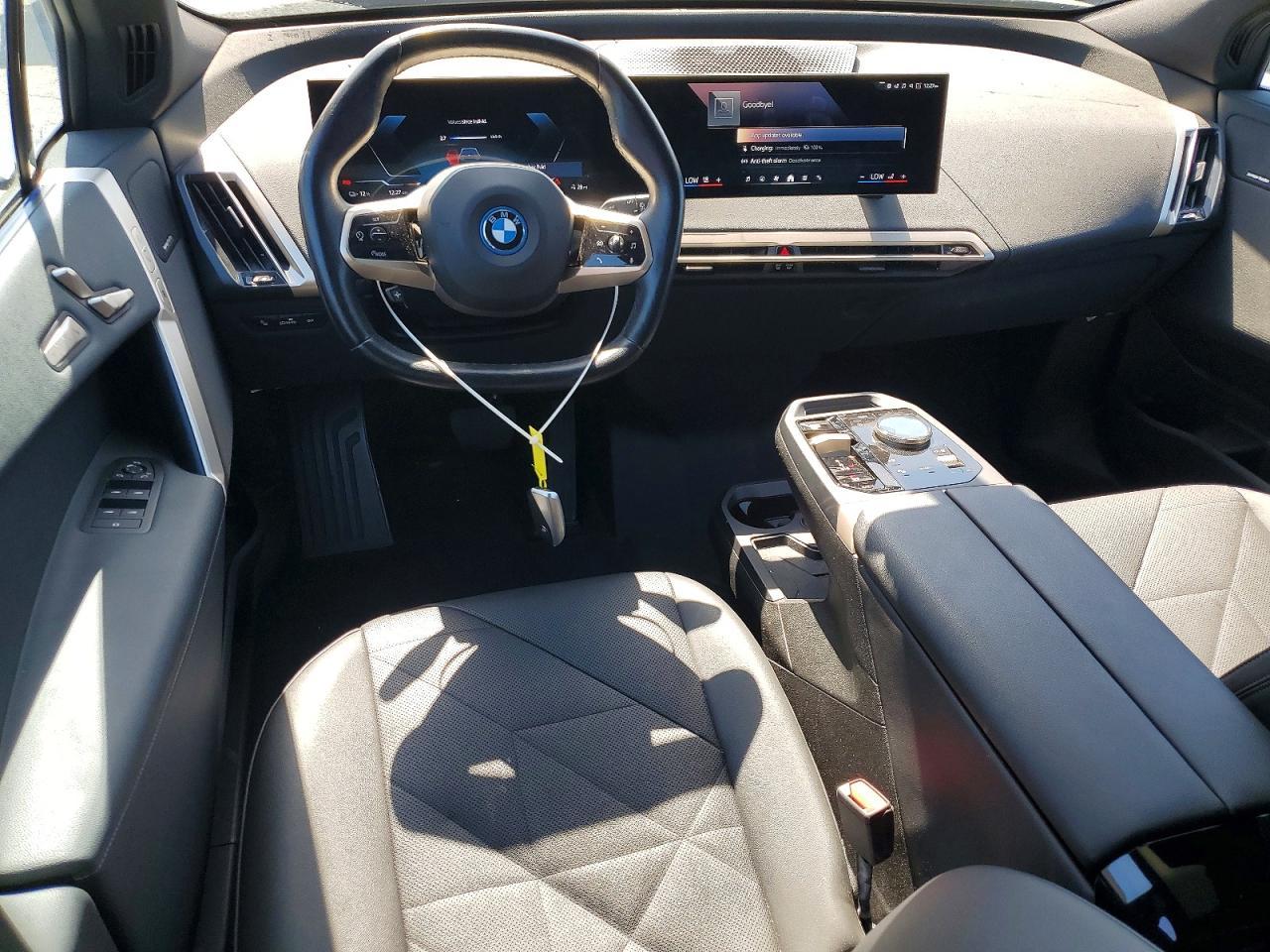 2024 BMW Ix xDrive50 - zdjęcie 8