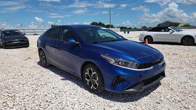 2024 Kia Forte Lxs - zdjęcie 14
