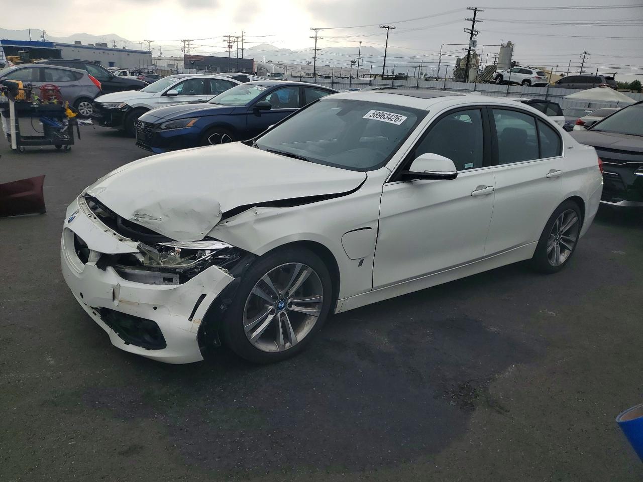 2018 BMW 330E - zdjęcie główne