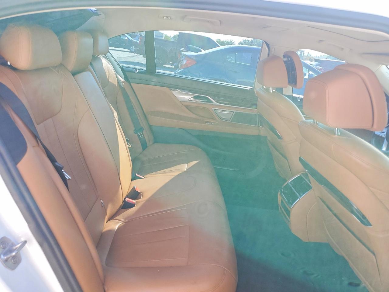 2017 BMW 740 I - zdjęcie 10