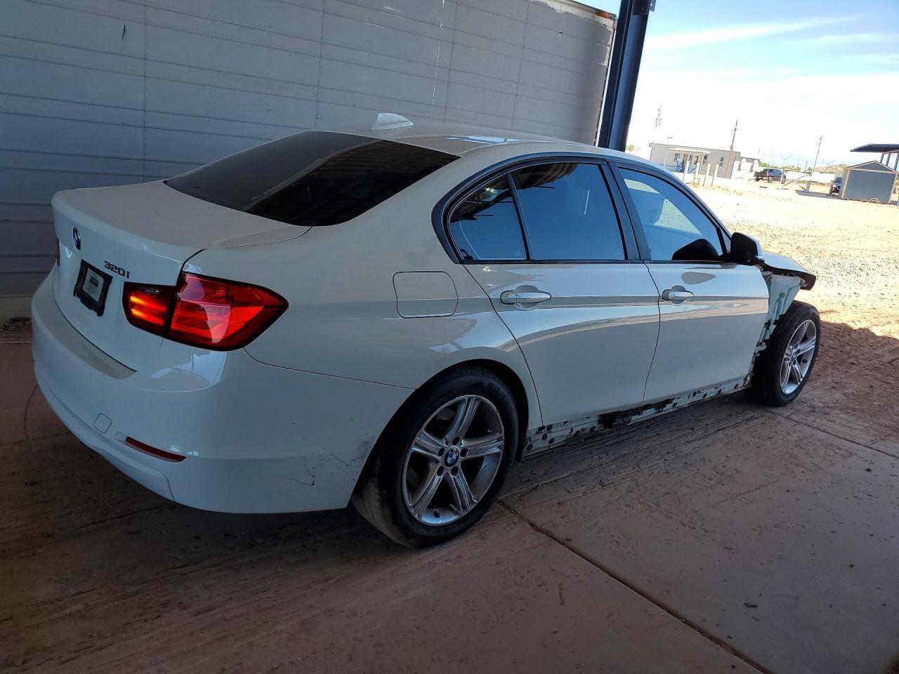 2014 BMW 320 I - zdjęcie 3