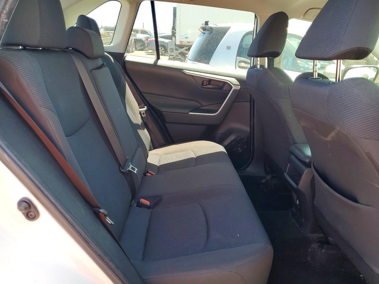 2019 Toyota Rav4 Le - zdjęcie 11