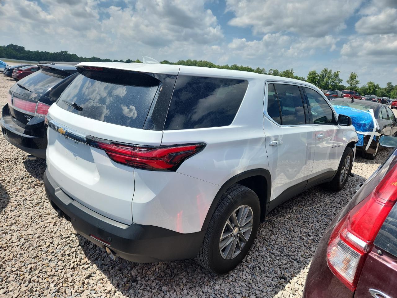 2023 Chevrolet Traverse Ls - zdjęcie 3