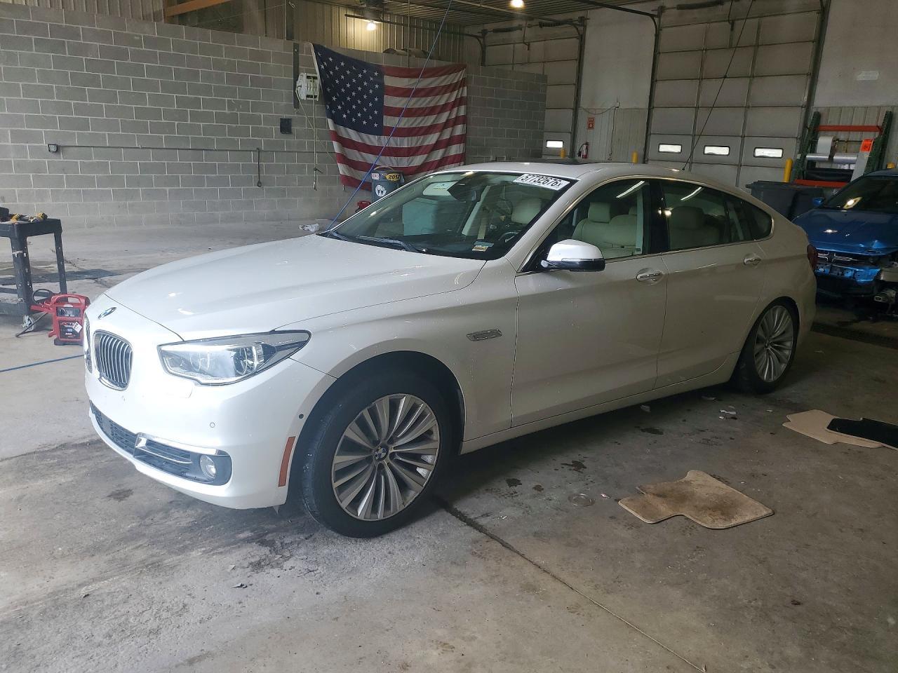 2014 BMW Seria 5 550i - zdjęcie główne