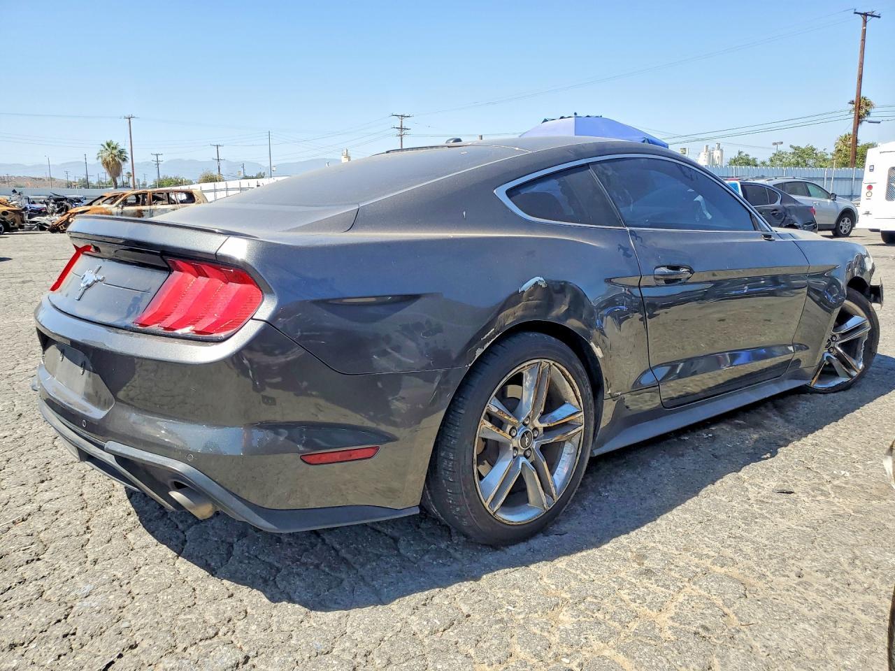 2020 Ford Mustang - zdjęcie 3
