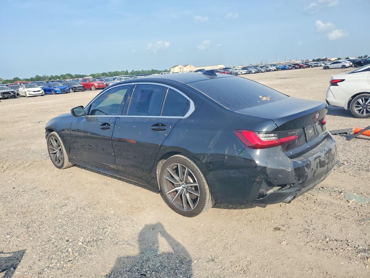 2022 BMW 330I - zdjęcie 2