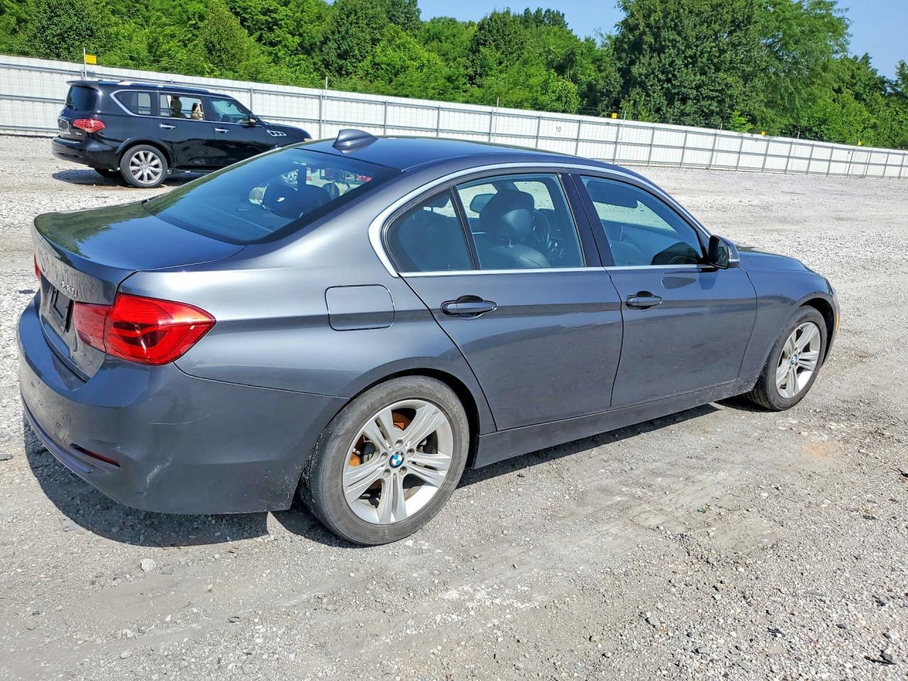 2018 BMW 330 I - zdjęcie 3
