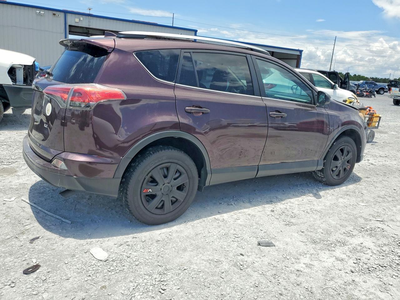 2017 Toyota Rav4 Le - zdjęcie 3