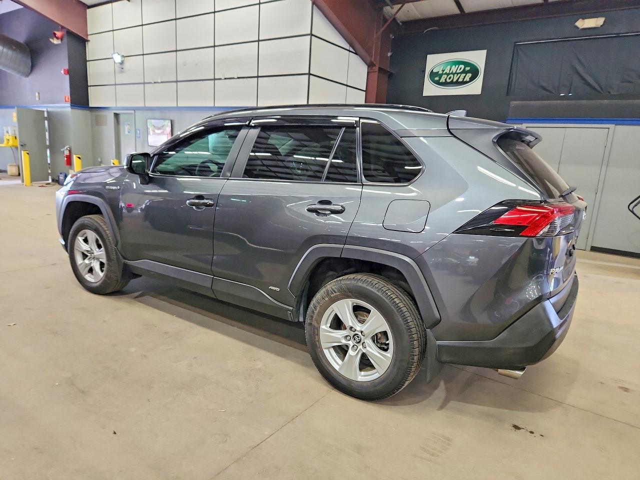 2021 Toyota Rav4 Le - zdjęcie 2