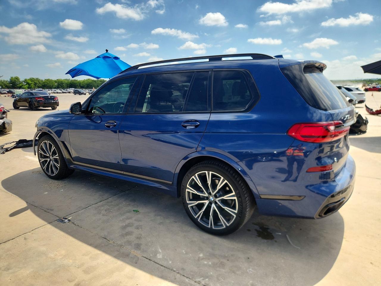 2020 BMW X7 xDrive40I - zdjęcie 2
