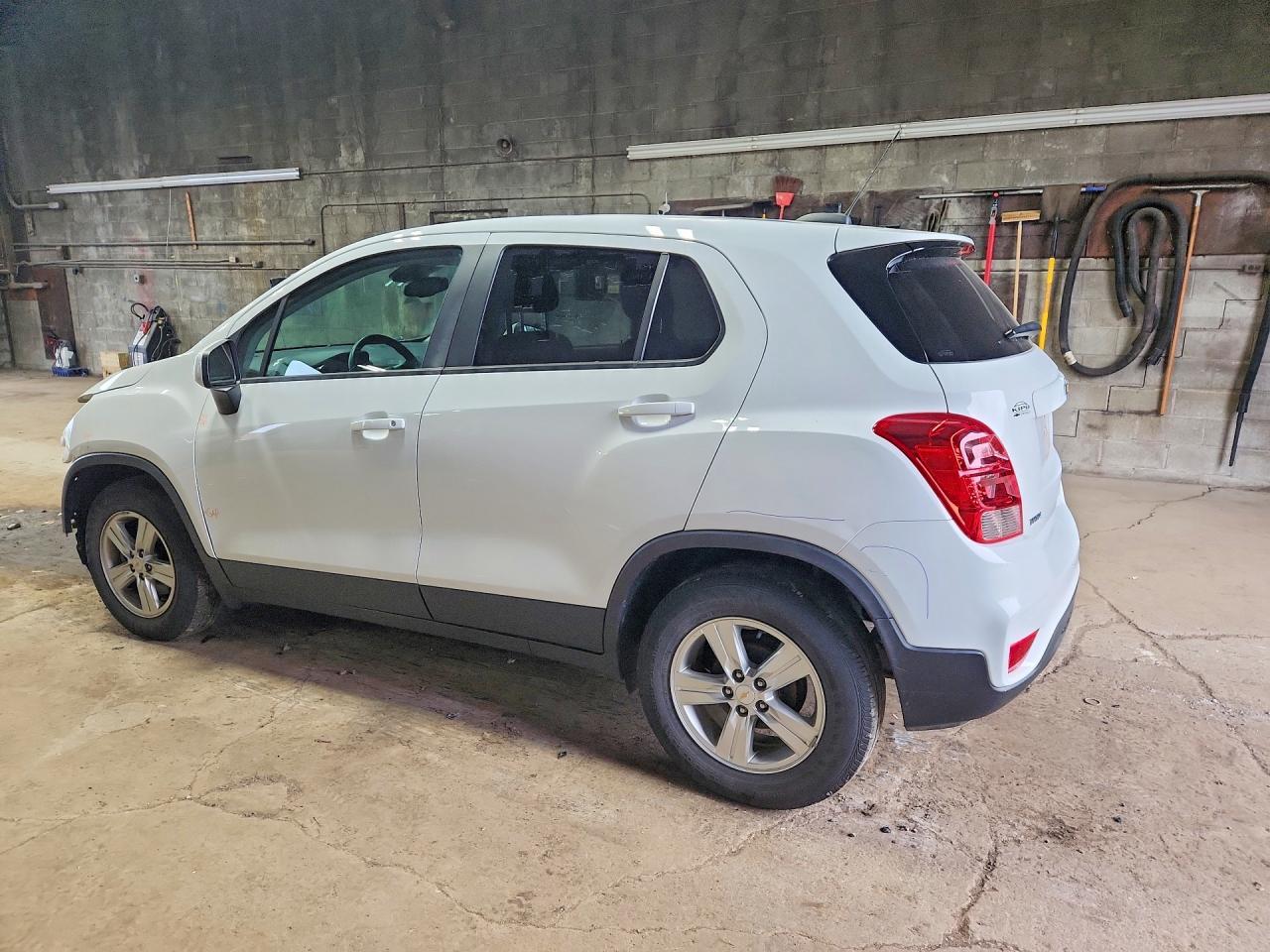 2020 Chevrolet Trax Ls - zdjęcie 2