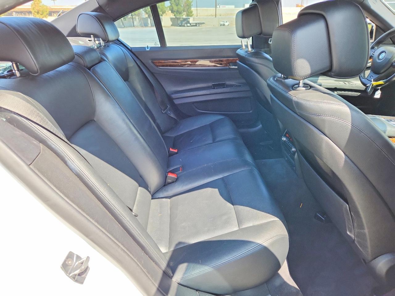 2013 BMW 740 I - zdjęcie 10