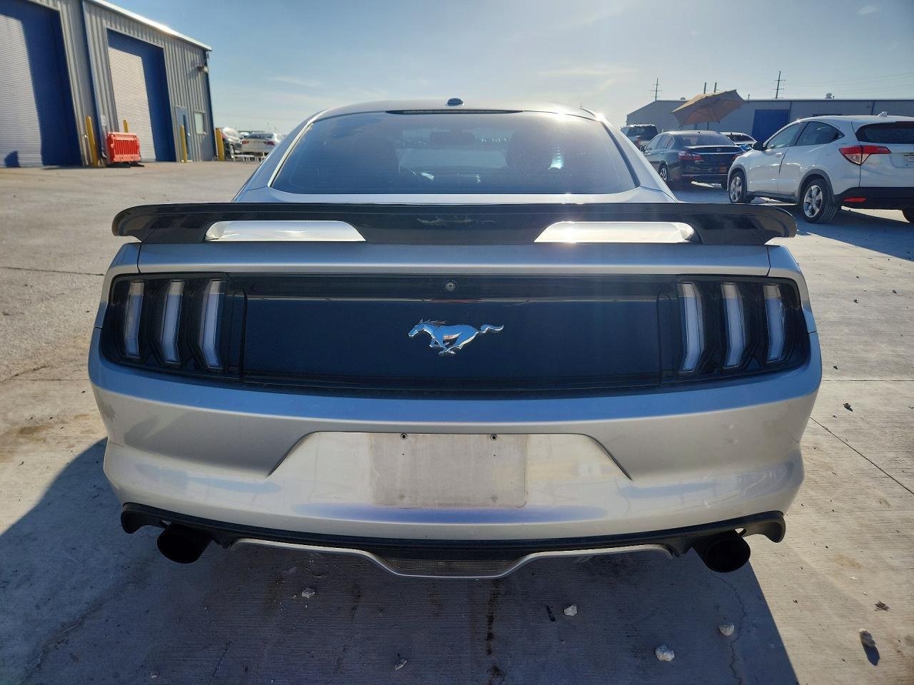 2017 Ford Mustang - zdjęcie 6
