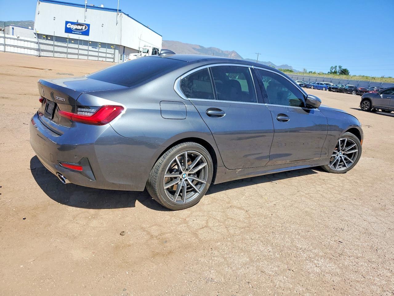 2020 BMW Seria 3 330i - zdjęcie 3