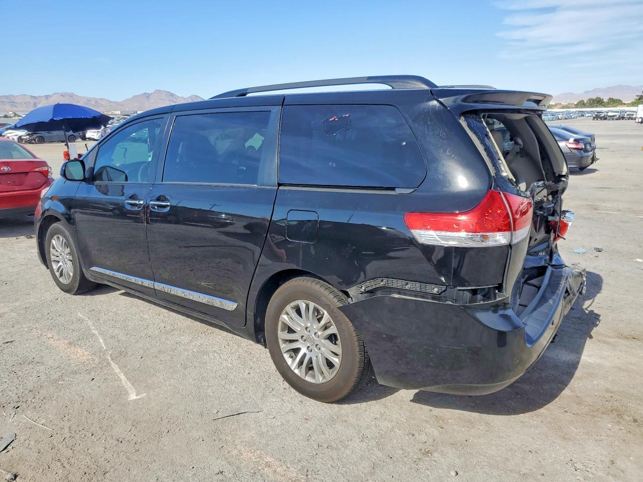 2014 Toyota Sienna Xle 8-Passenger - zdjęcie 2