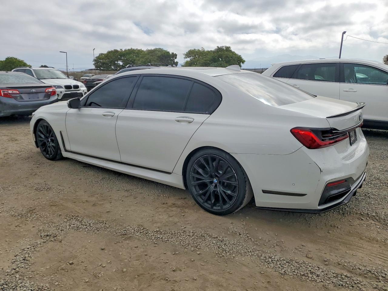 2021 BMW 740 I - zdjęcie 2