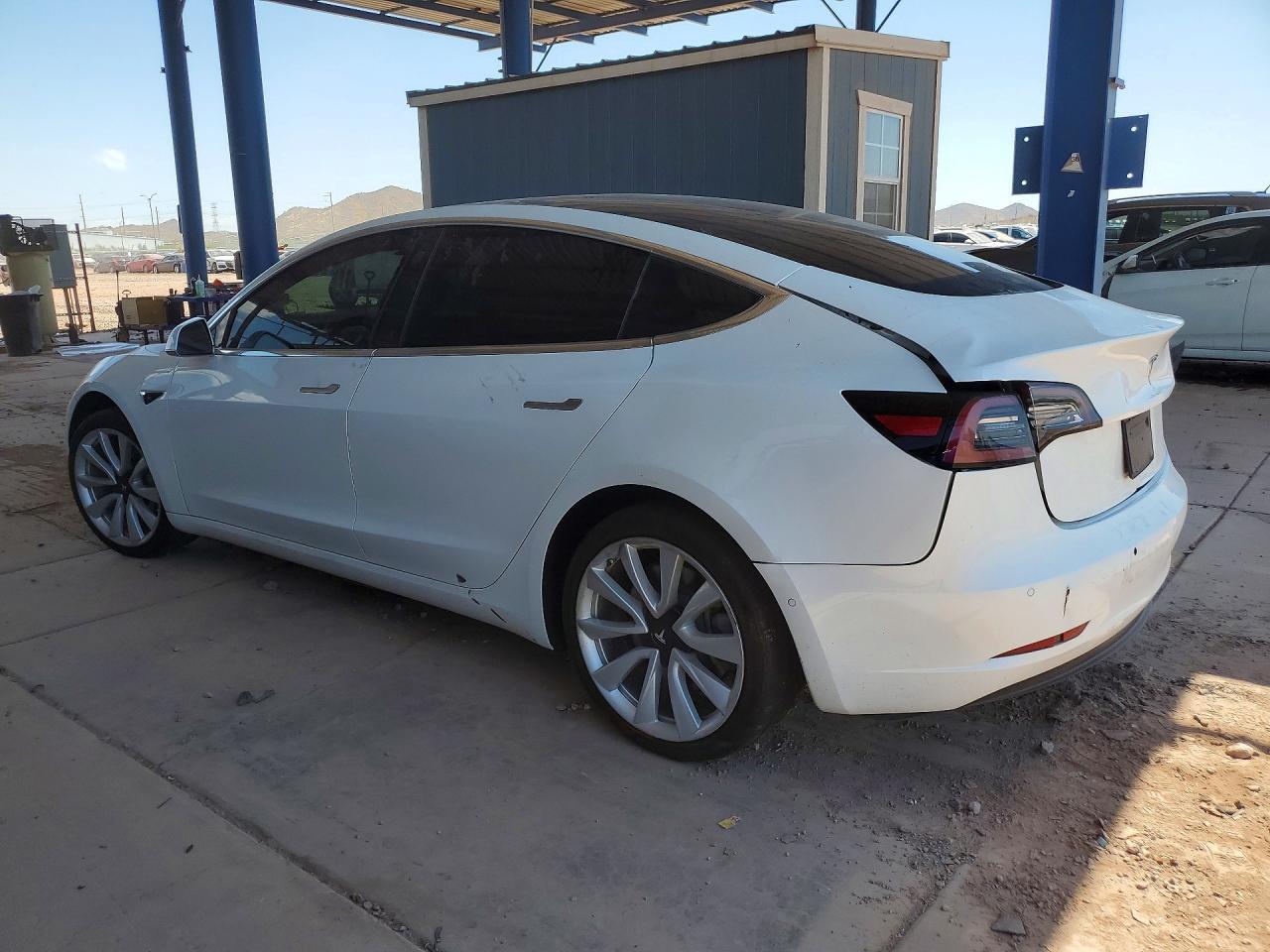 2019 Tesla Model 3 - zdjęcie 2