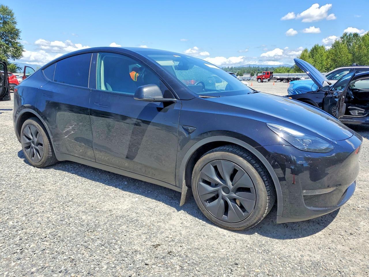 2024 Tesla Model Y - zdjęcie 4