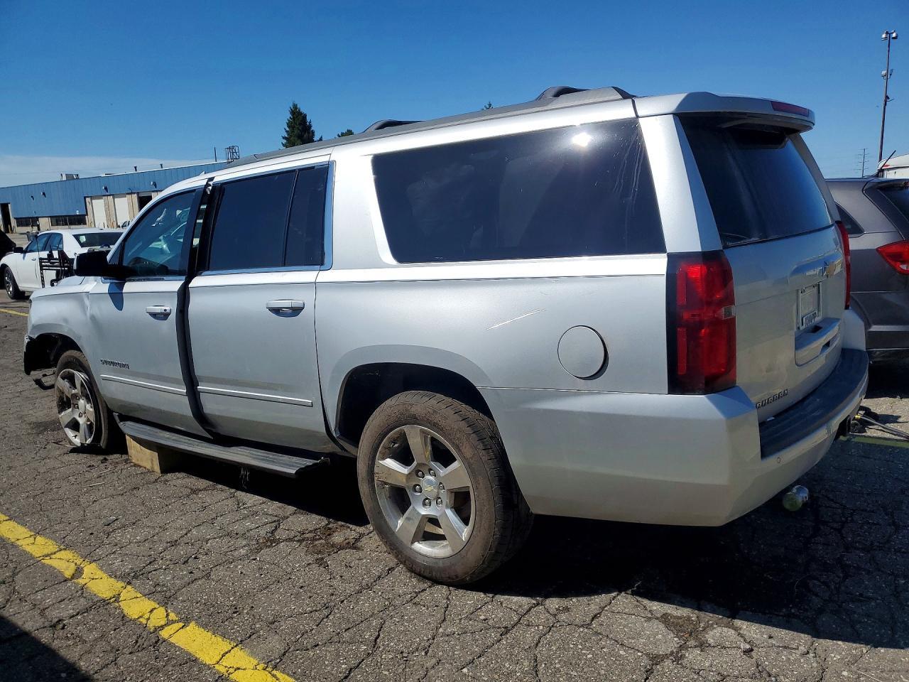 2018 Chevrolet Suburban K1500 Ls - zdjęcie 2