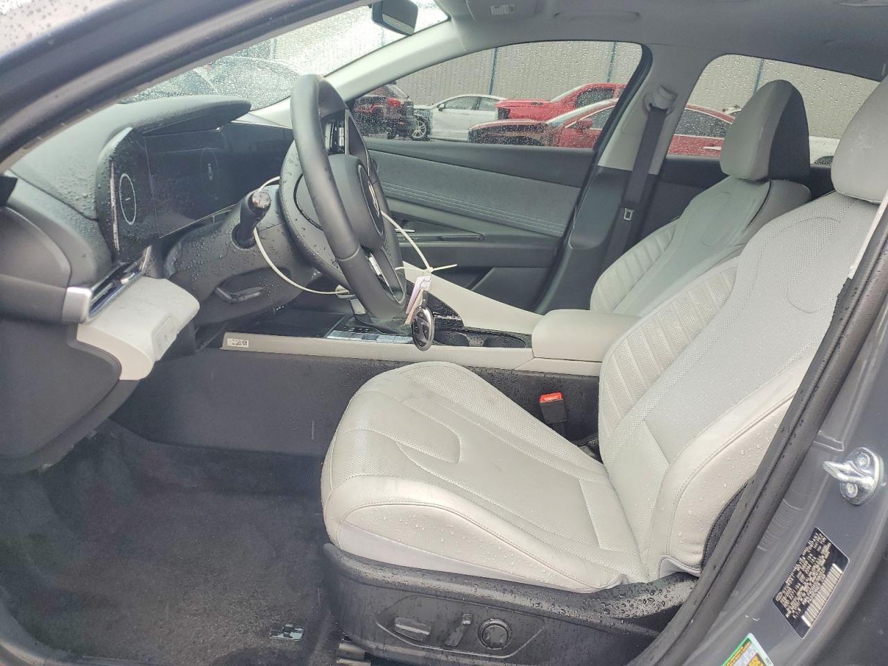 2025 Hyundai Elantra Limited - zdjęcie 7