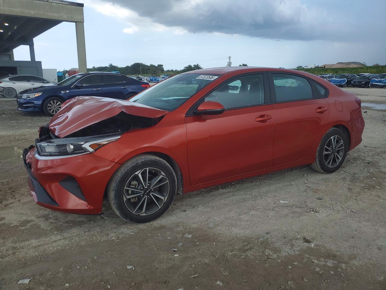 2023 Kia Forte Lxs - zdjęcie główne