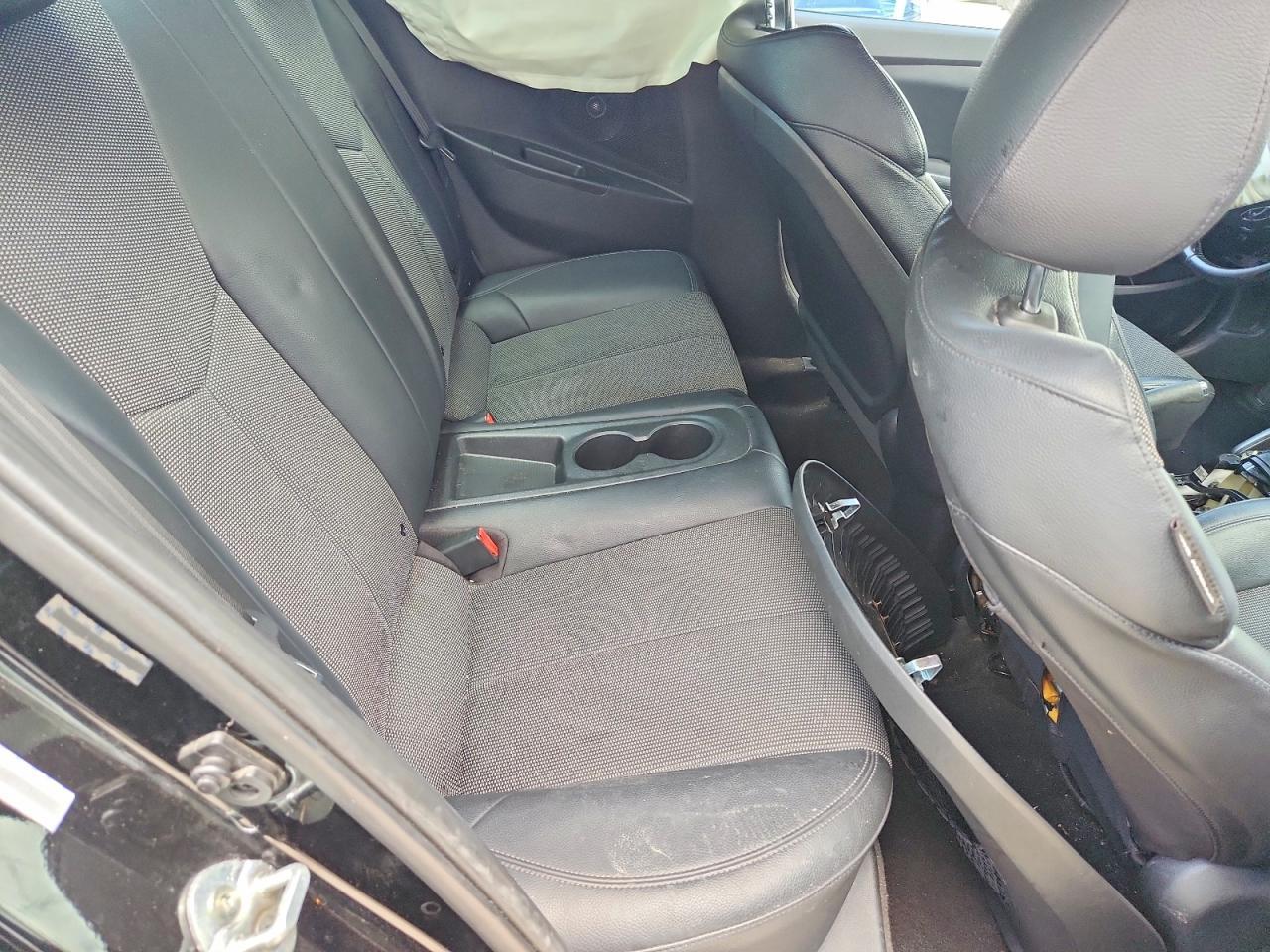 2015 Hyundai Veloster Base - zdjęcie 10